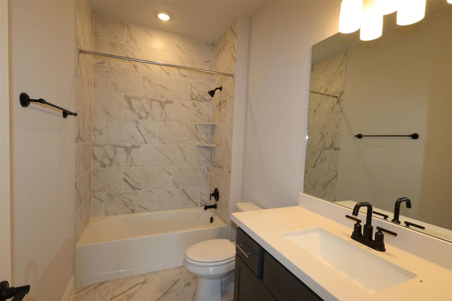 Furnished interior view inside a new home in Edgewood, Leander (Image 4).