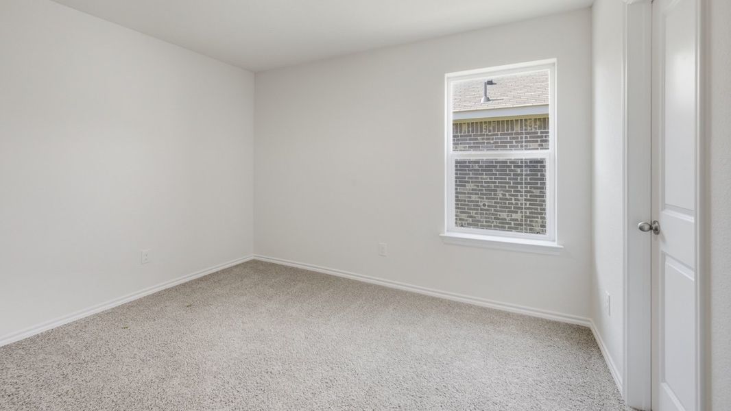 Spacious, unfurnished interior of a new home in Saddlebrook, Waxahachie (Image 21).