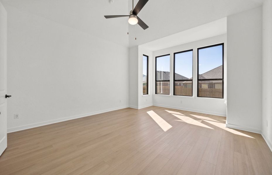 Spacious, unfurnished interior of a new home in 6 Creeks, Kyle (Image 54).