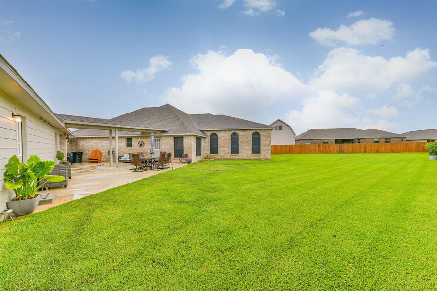 Exterior details and patio area of a home in , League City (Image 3).