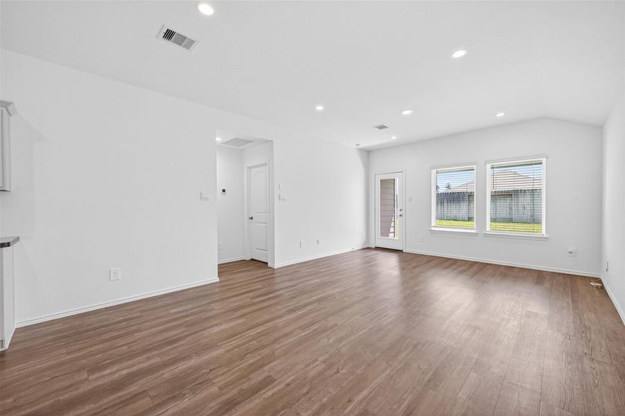 Spacious, unfurnished interior of a new home in Breckenridge Forest, Spring (Image 16).