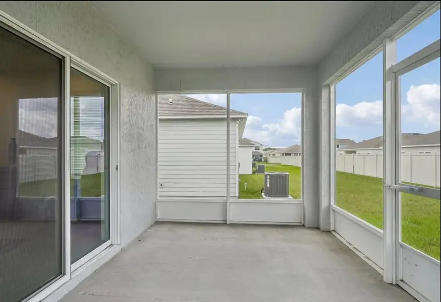 Exterior details and patio area of a home in Cassie Oaks, Jacksonville (Image 3).