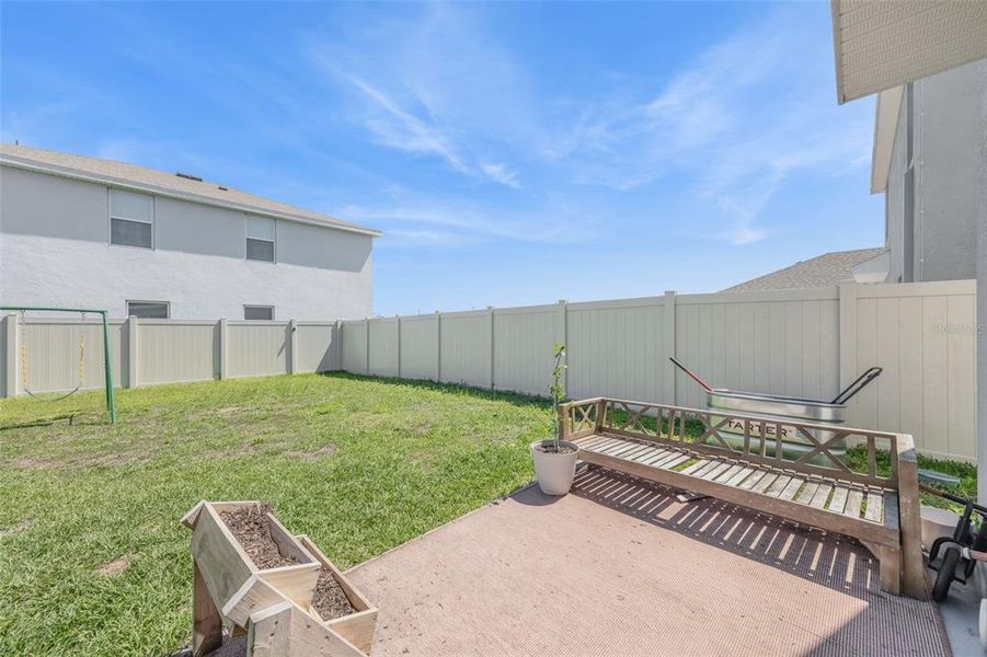 Exterior details and patio area of a home in Harvest Ridge, Zephyrhills (Image 28).