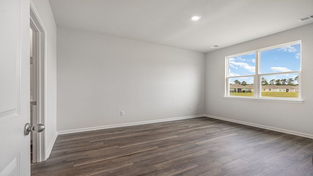 Spacious, unfurnished interior of a new home in Ridgefield, Conway (Image 18).