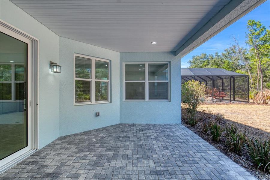 Exterior details and patio area of a home in , Daytona Beach (Image 3).