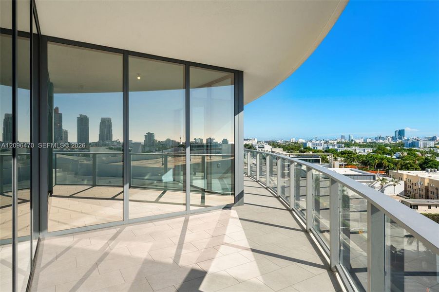 Condo located in Miami Beach, FL showcasing its design and architecture (Image 26).
