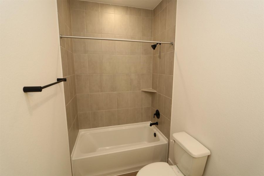 Furnished interior view inside a new home in Lago Mar, Santa Fe (Image 9).