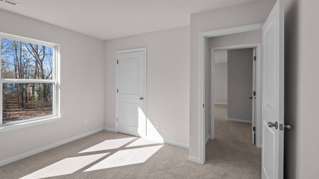 Spacious, unfurnished interior of a new home in Blair Ridge, La Grange (Image 20).