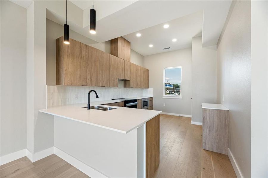 Furnished interior view inside a new home in , Farmers Branch (Image 11).