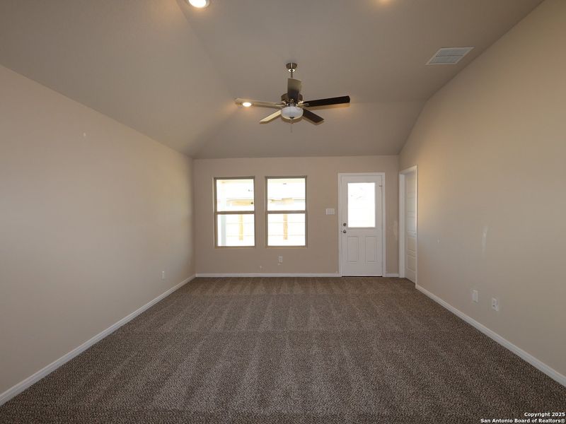 Spacious, unfurnished interior of a new home in Winding Brook, San Antonio (Image 18).