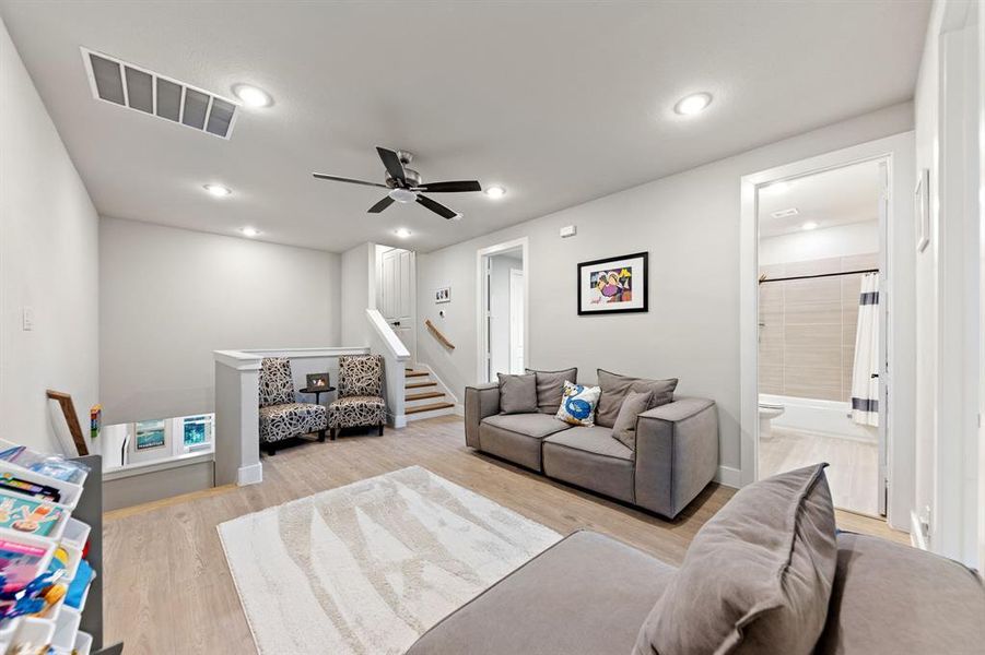 Furnished interior view inside a new home in , Dallas (Image 25). Furnished interior view inside a new home in , Dallas (Image 25).