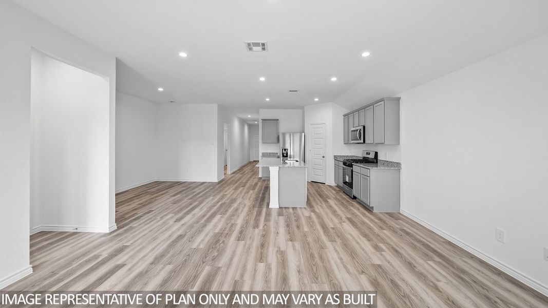 Spacious, unfurnished interior of a new home in Holly Trails, Sour Lake (Image 12).