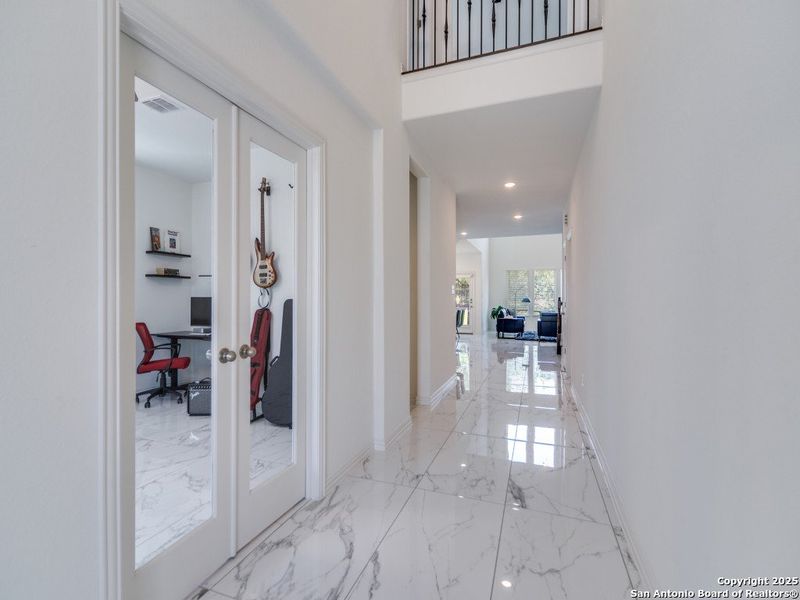 Furnished interior view inside a new home in Regent Park, Boerne (Image 12).