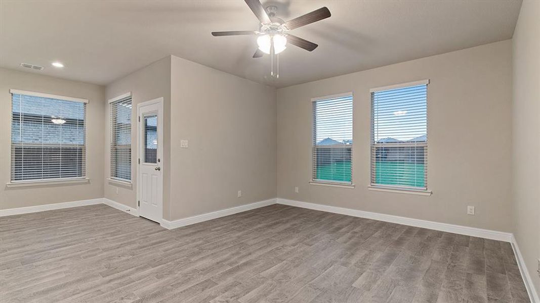Spacious, unfurnished interior of a new home in Parkerville Meadows, DeSoto (Image 22).