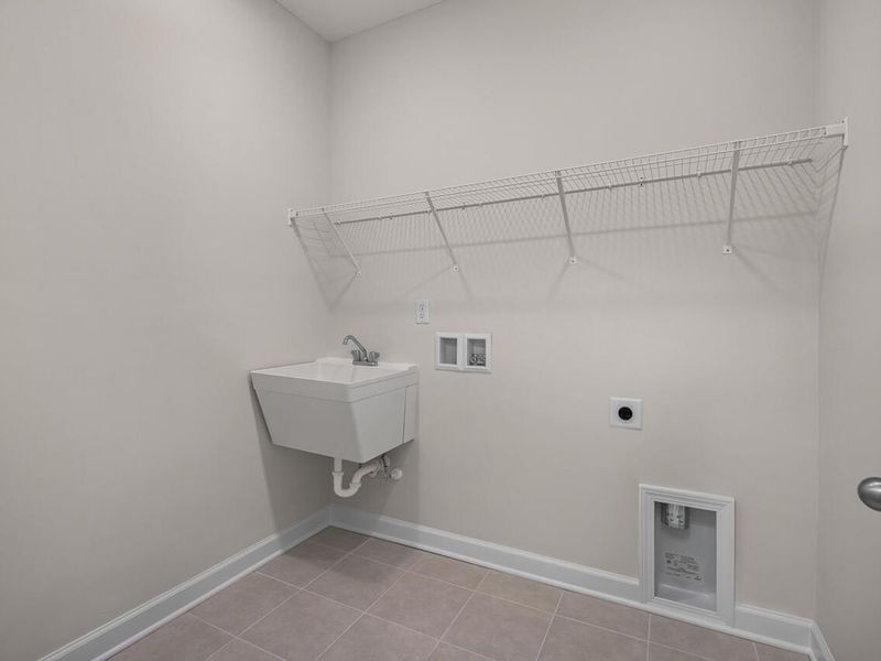 Spacious, unfurnished interior of a new home in Wellers Knoll, Lillington (Image 13).