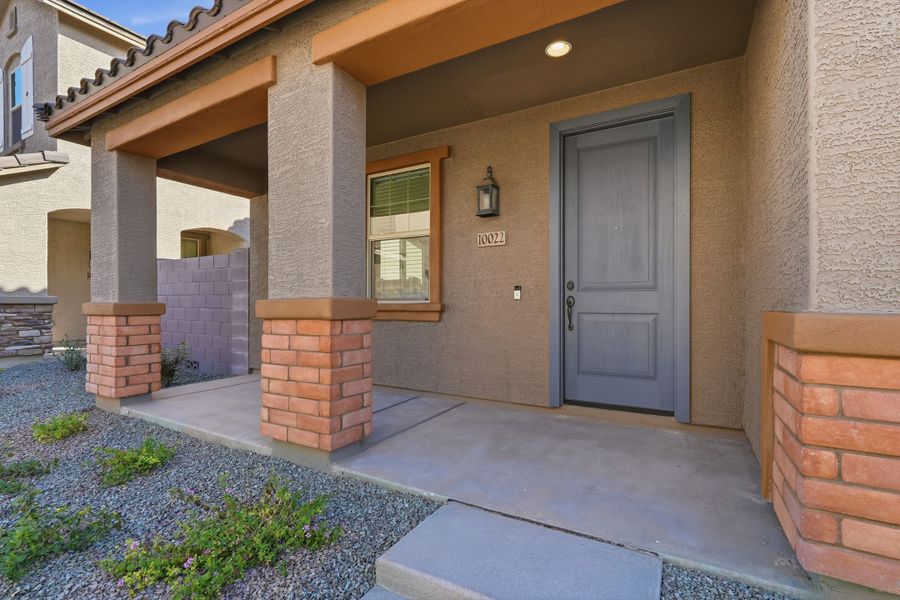 Exterior details and patio area of a home in Parkside, Avondale (Image 22).