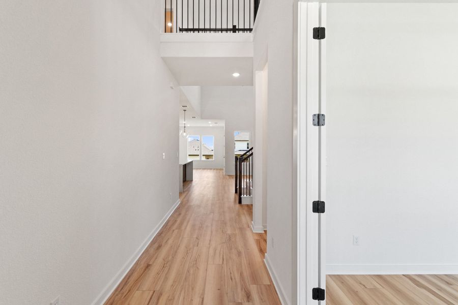 Spacious, unfurnished interior of a new home in Heritage, Dripping Springs (Image 25).