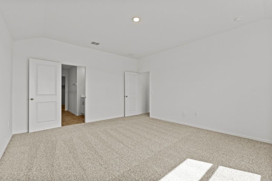 Spacious, unfurnished interior of a new home in Palomino, Manor (Image 27).