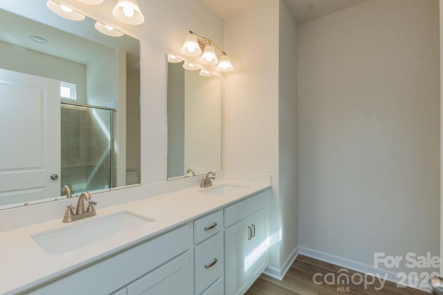 Rutledge Primary Bath