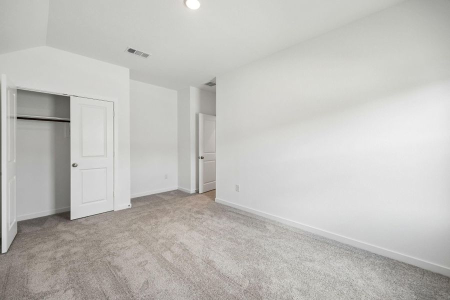 Spacious, unfurnished interior of a new home in Mavera, Conroe (Image 25).