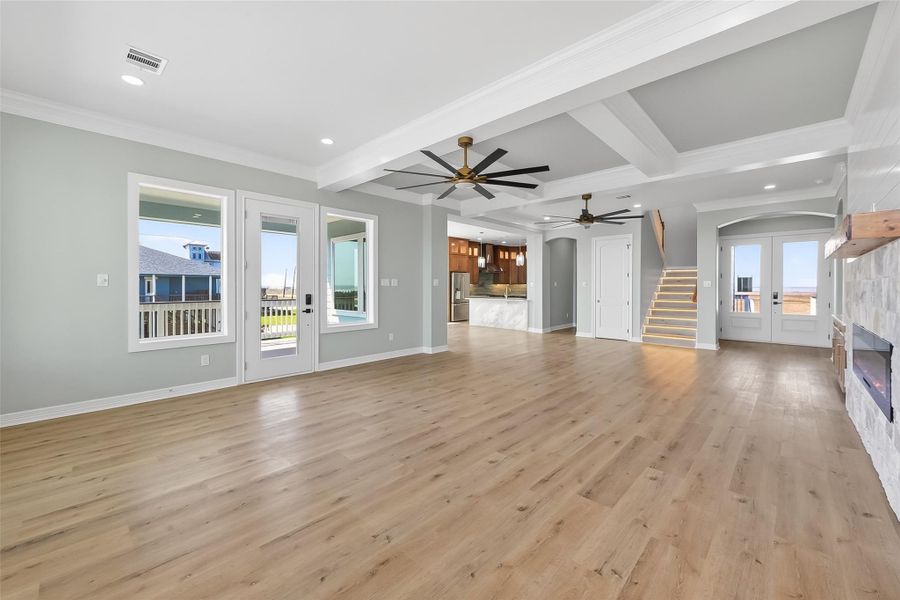 Spacious, unfurnished interior of a new home in , Freeport (Image 21).