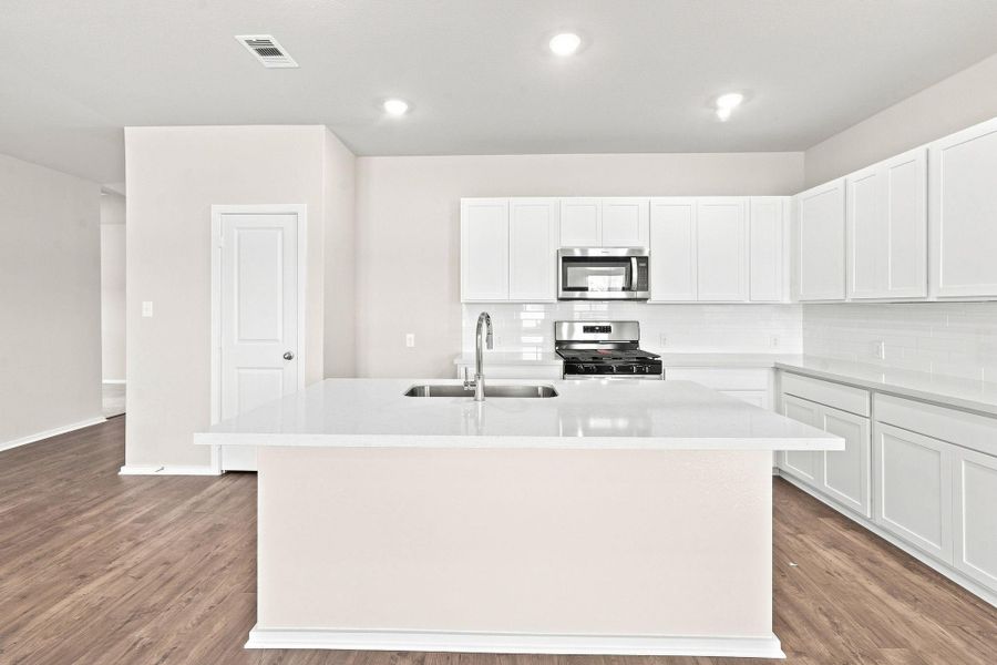 Furnished interior view inside a new home in Laurel Landing, Alvin (Image 9).