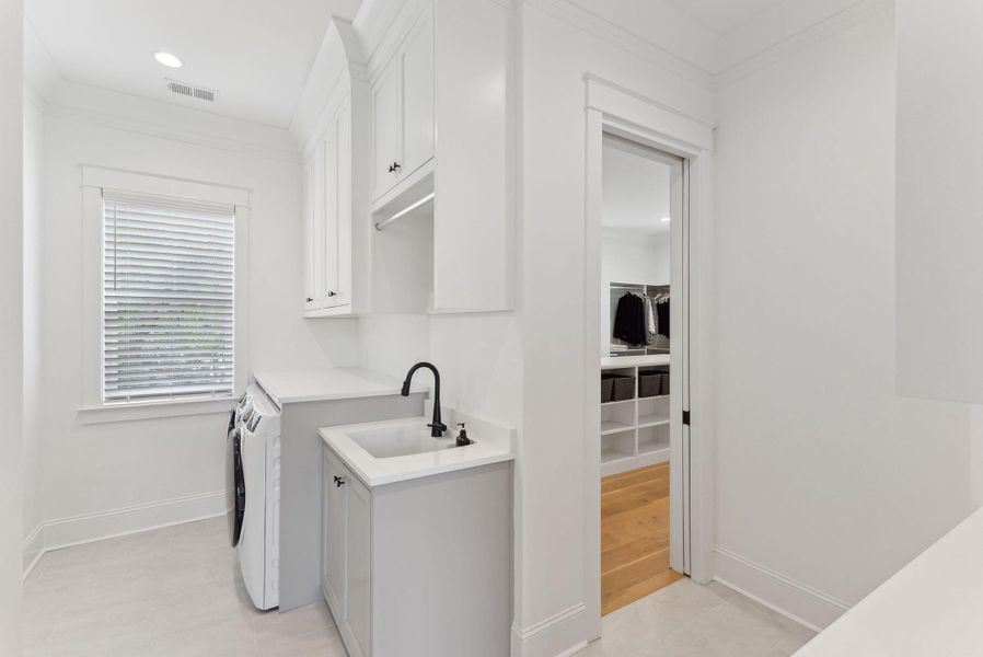 Furnished interior view inside a new home in Daniel Island Park, Charleston (Image 59).
