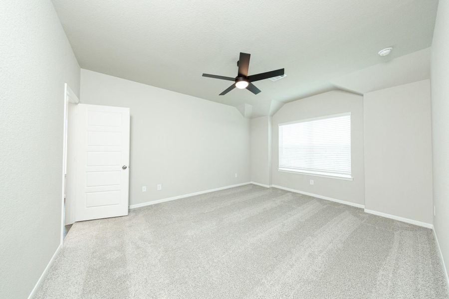 Spacious, unfurnished interior of a new home in Bammel Oaks, Houston (Image 18).