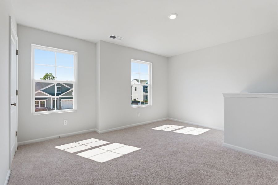 Spacious, unfurnished interior of a new home in Piper Creek, Newton (Image 26).