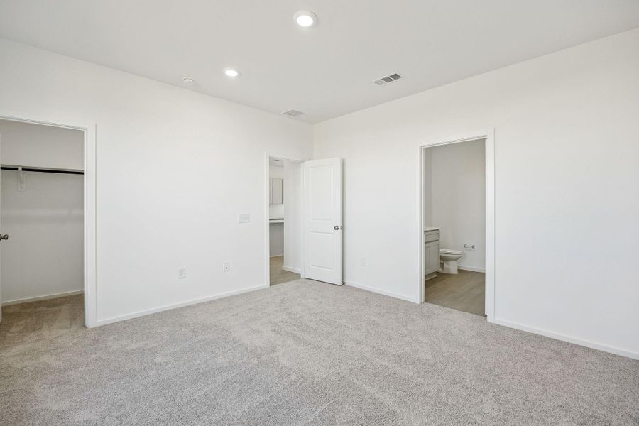 Spacious, unfurnished interior of a new home in Crosby Farms, Crosby (Image 12).
