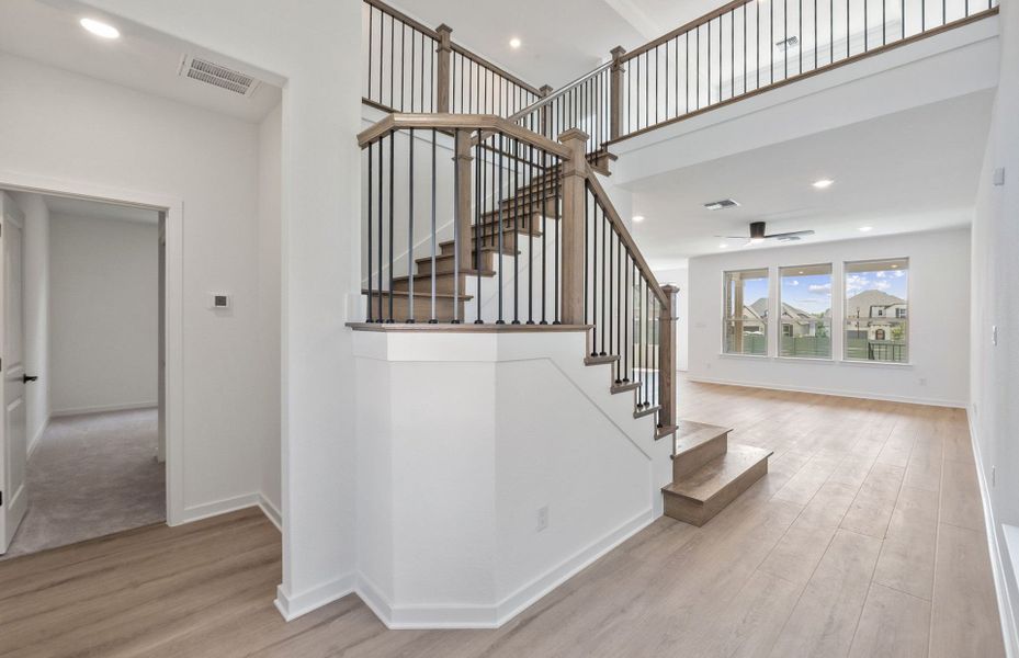 Spacious, unfurnished interior of a new home in Wolf Ranch, Georgetown (Image 39).