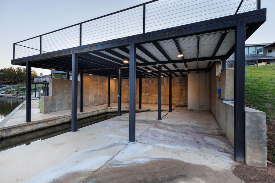 BOAT HOUSE BOAT HOUSE