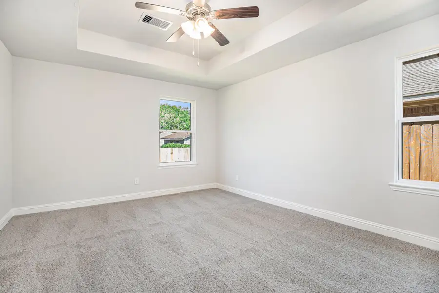 Spacious, unfurnished interior of a new home in Kiber Reserve, Angleton (Image 10).