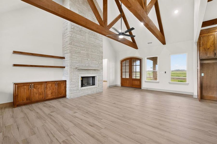 Spacious, unfurnished interior of a new home in , Celeste (Image 24).