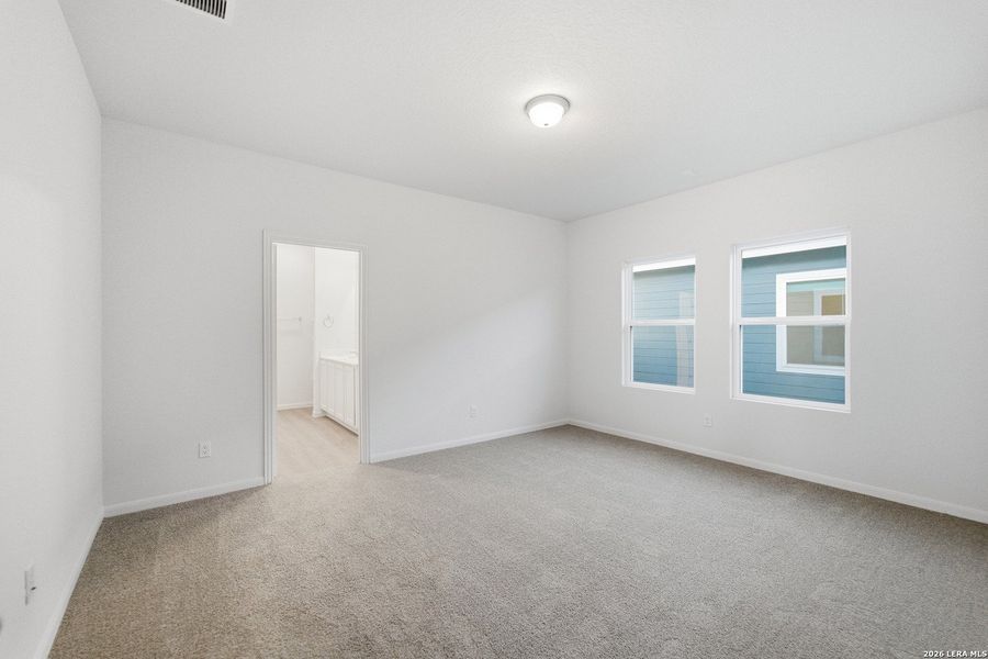 Spacious, unfurnished interior of a new home in Garden Grove, San Antonio (Image 9).