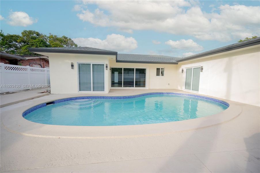 Exterior details and patio area of a home in , Miramar (Image 22).