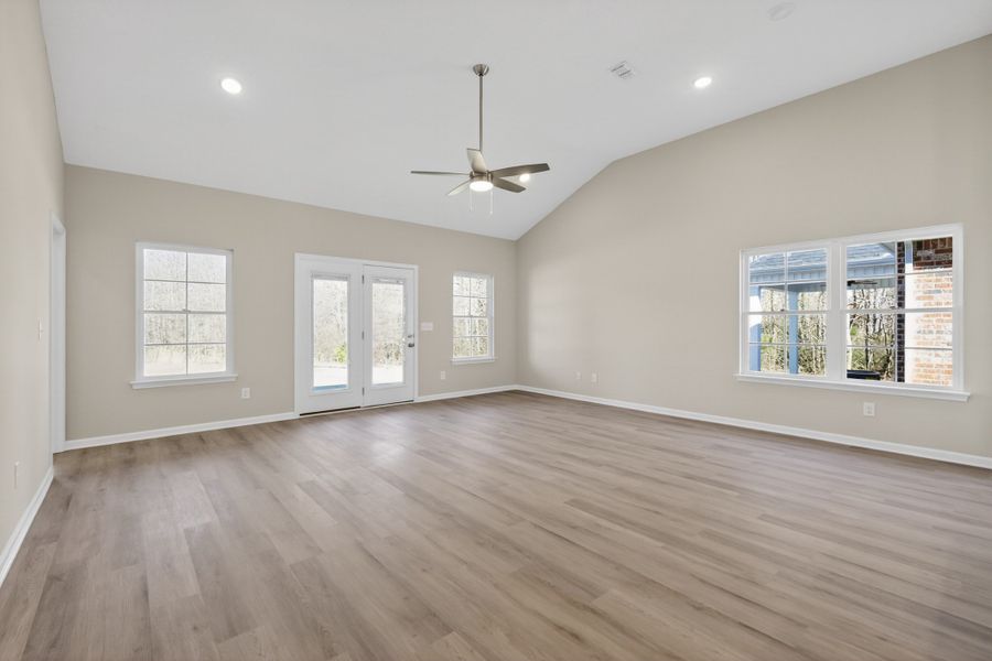 Spacious, unfurnished interior of a new home in Legacy Preserve, Tullahoma (Image 26).
