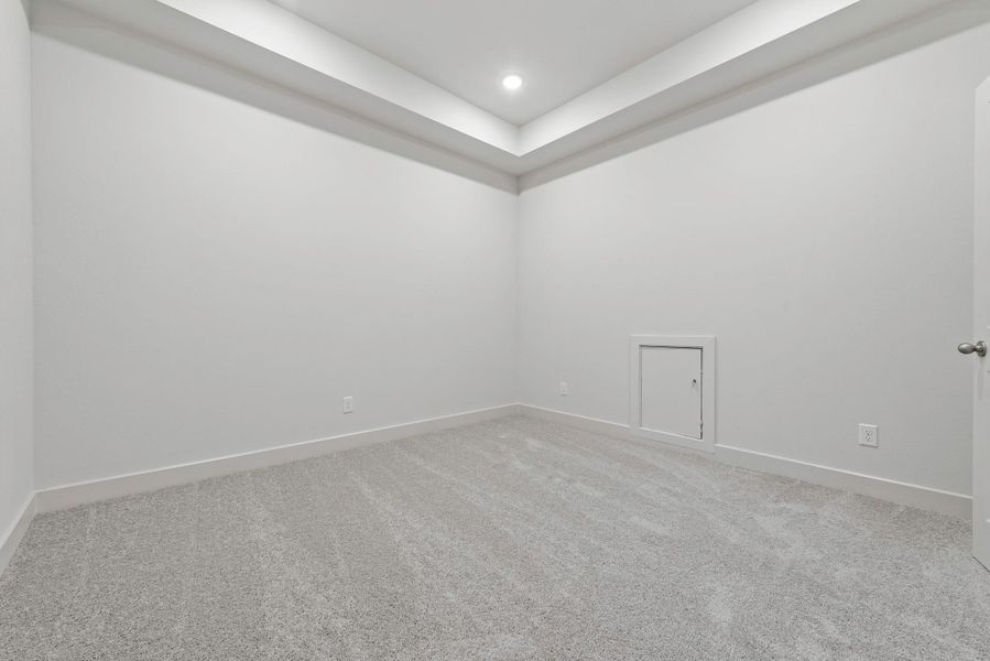 Spacious, unfurnished interior of a new home in Sienna, Missouri City (Image 24).