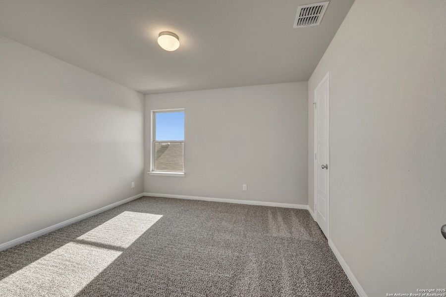 Spacious, unfurnished interior of a new home in Park Place, New Braunfels (Image 37).