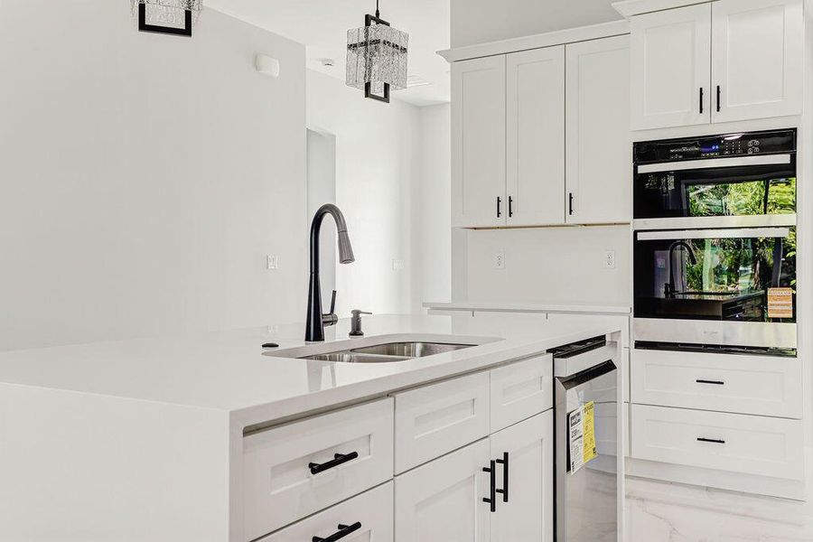 5DM40201_2_3_4_5Interior01