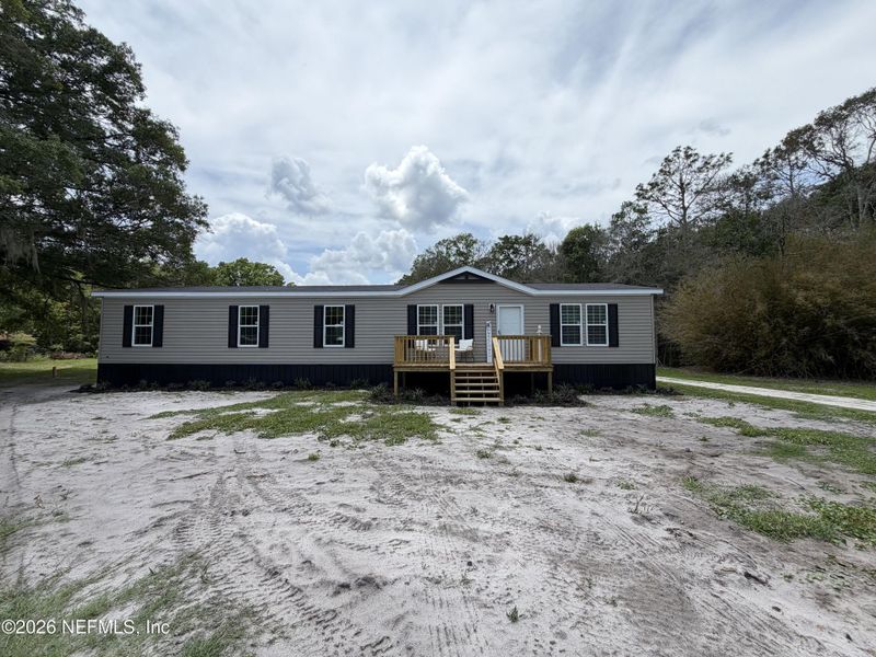 Exterior details and patio area of a home in , Starke (Image 24).