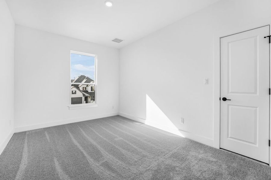 Spacious, unfurnished interior of a new home in Santa Rita Ranch, Liberty Hill (Image 14).