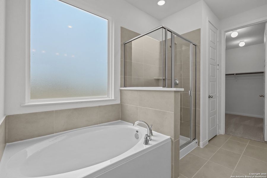 Furnished interior view inside a new home in Foxbrook, Cibolo (Image 8).