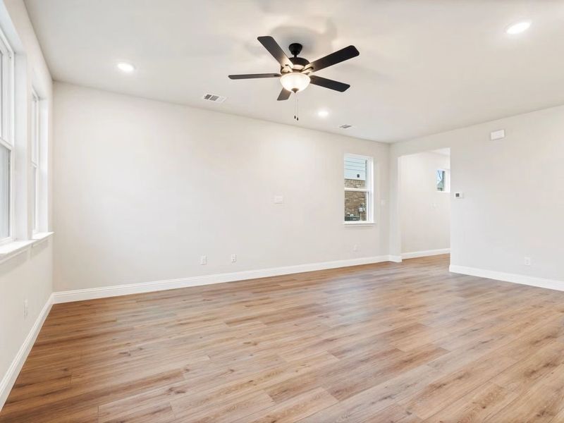 Spacious, unfurnished interior of a new home in Lake Park Villas, Wylie (Image 20).