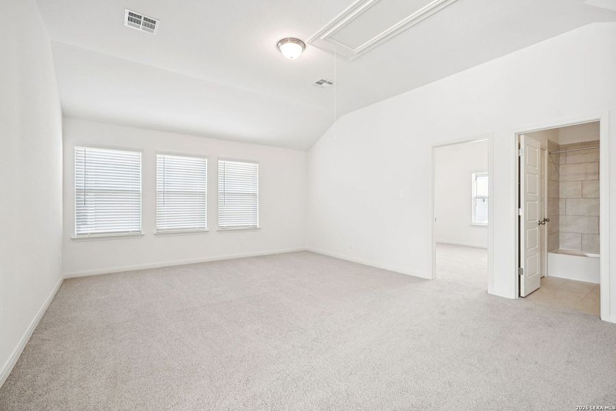 Spacious, unfurnished interior of a new home in Estancia Ranch - Classic Series, San Antonio (Image 58).