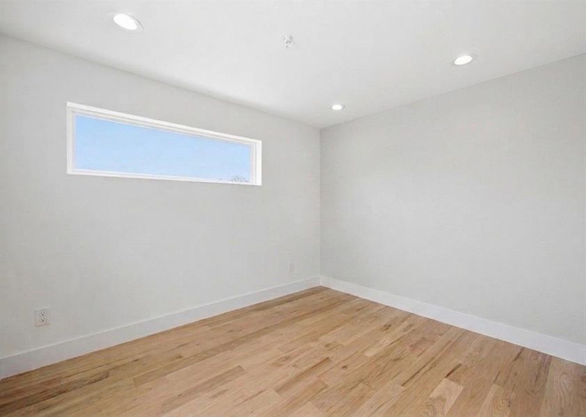 Spacious, unfurnished interior of a new home in , Dallas (Image 34).