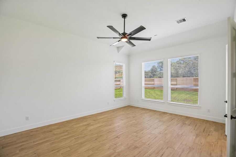Spacious, unfurnished interior of a new home in , Mont Belvieu (Image 38).
