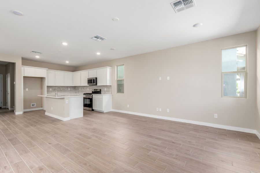 Spacious, unfurnished interior of a new home in Solvida at Estrella, Goodyear (Image 15).