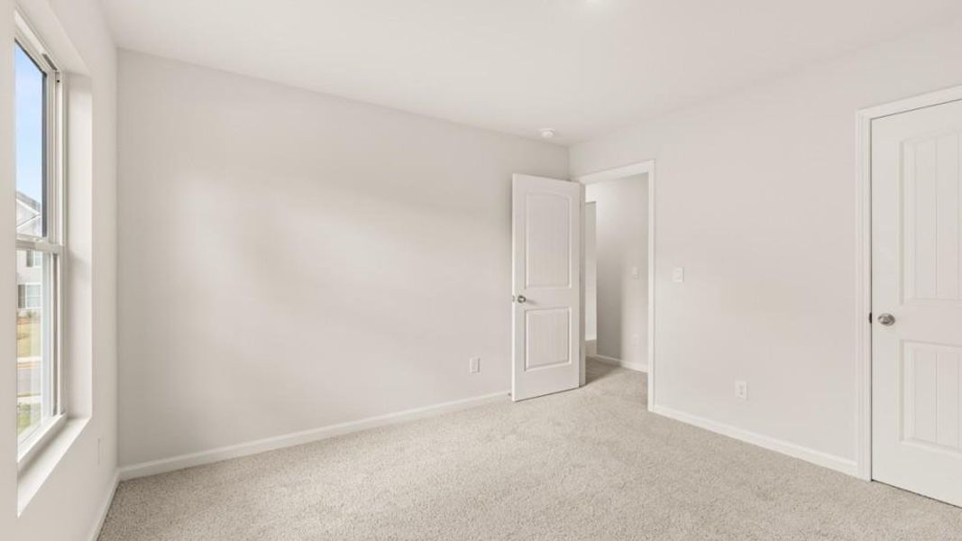 Spacious, unfurnished interior of a new home in Thompson Ridge, Dallas (Image 14).