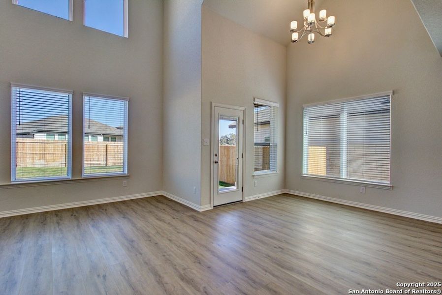 Spacious, unfurnished interior of a new home in Veranda, San Antonio (Image 21).
